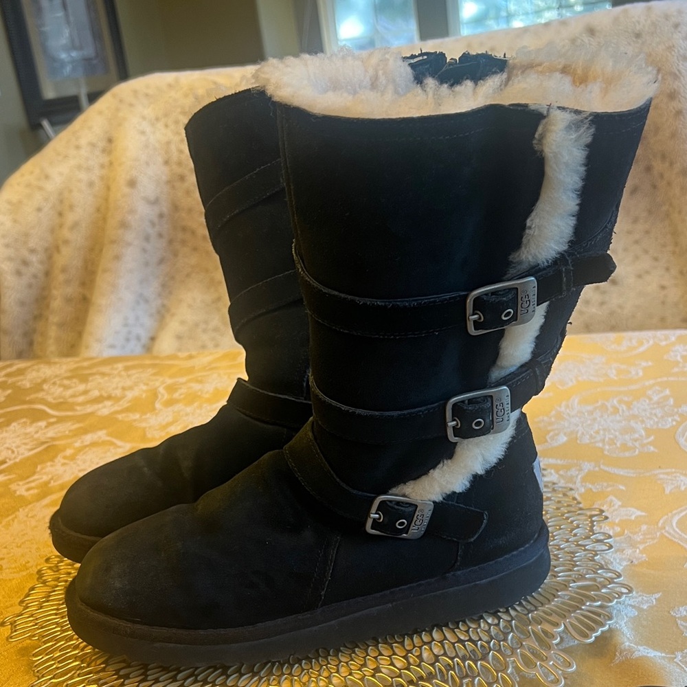 UGG Maddi Black Leather Shearling-Lined Buckle Winter Boots - Zips Sz 6